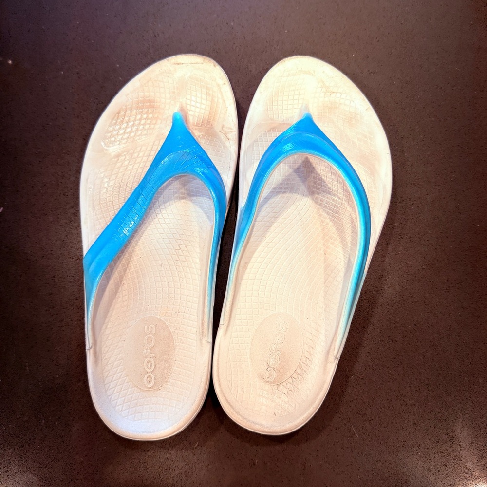 OOFOS Recovery Sandals